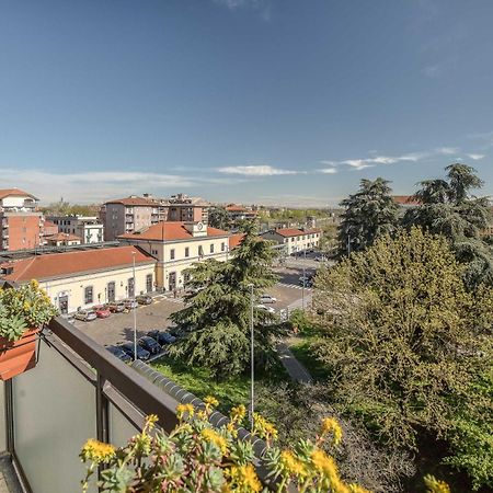 Suite Angolo Alla Stazione - Appartamento Con Terrazzo Panoramico パヴィーア エクステリア 写真