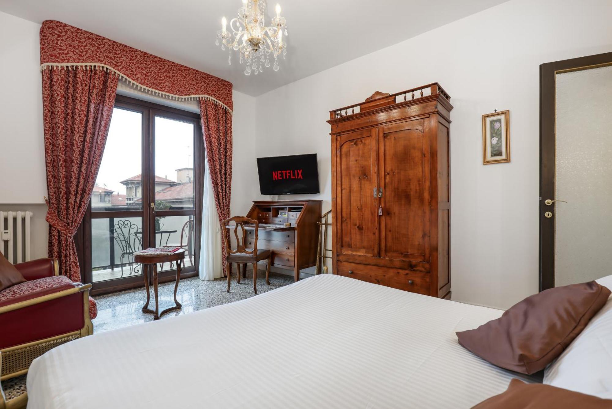 Suite Angolo Alla Stazione - Appartamento Con Terrazzo Panoramico パヴィーア エクステリア 写真