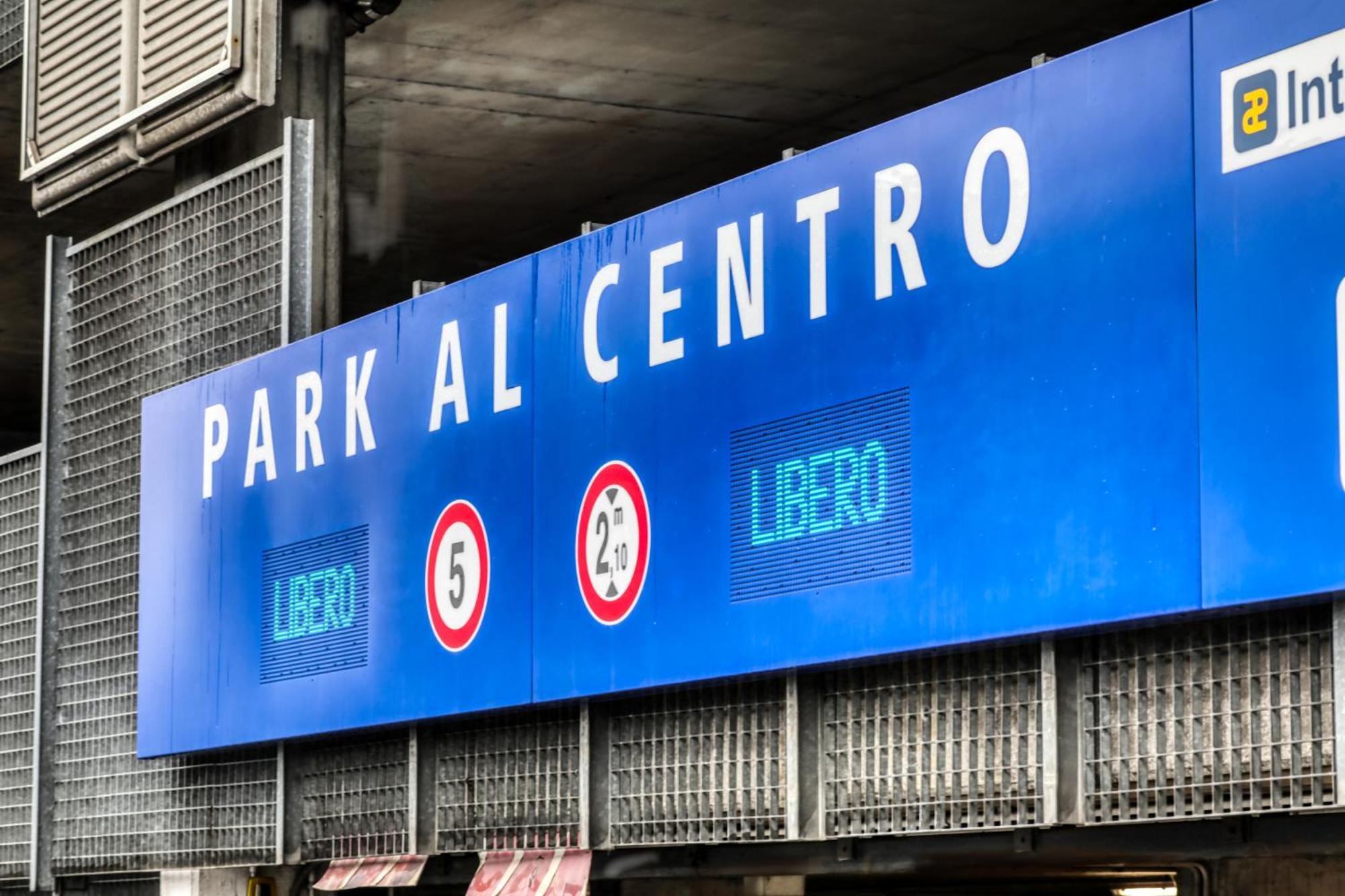 Suite Angolo Alla Stazione - Appartamento Con Terrazzo Panoramico パヴィーア エクステリア 写真