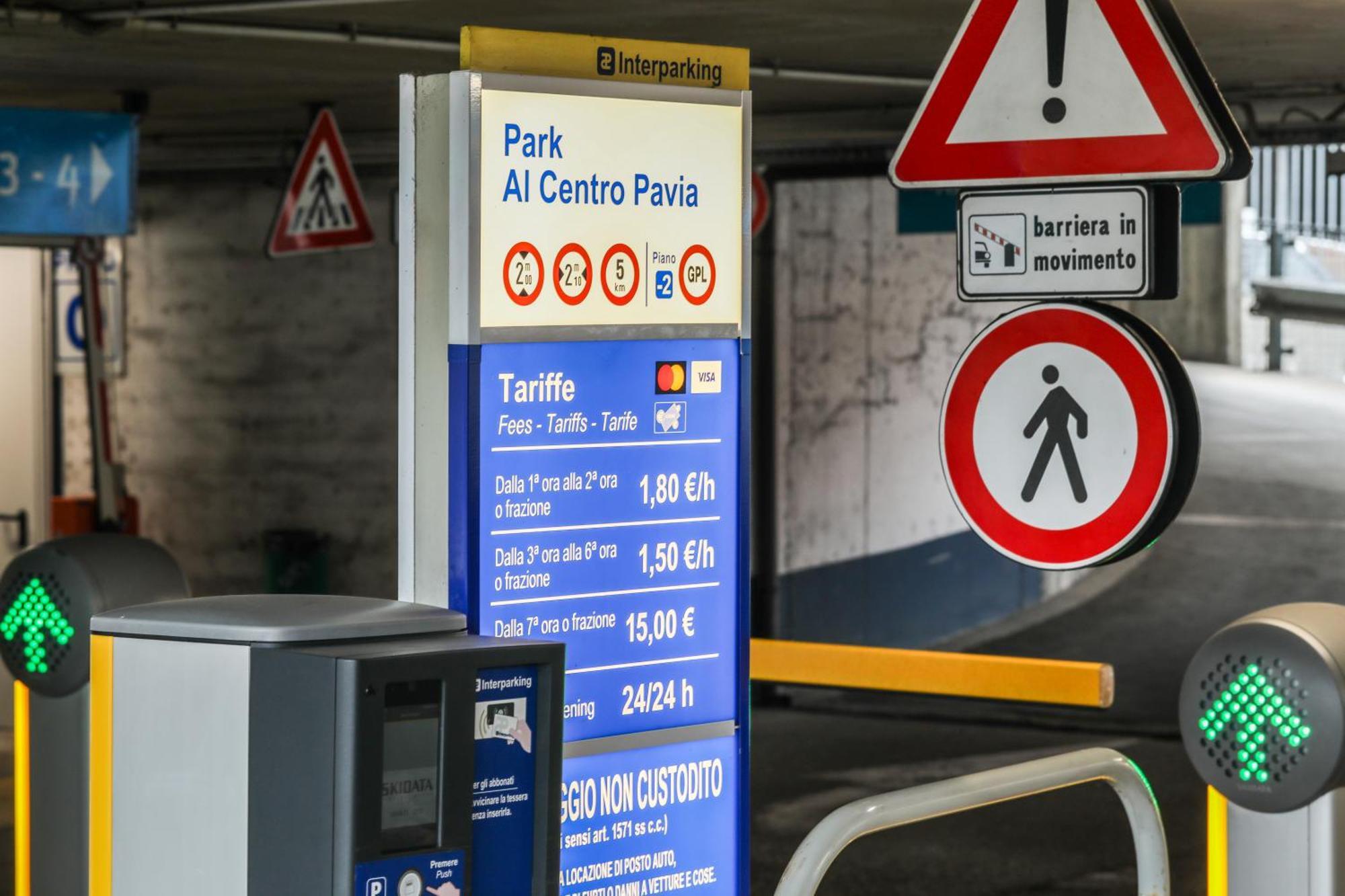 Suite Angolo Alla Stazione - Appartamento Con Terrazzo Panoramico パヴィーア エクステリア 写真
