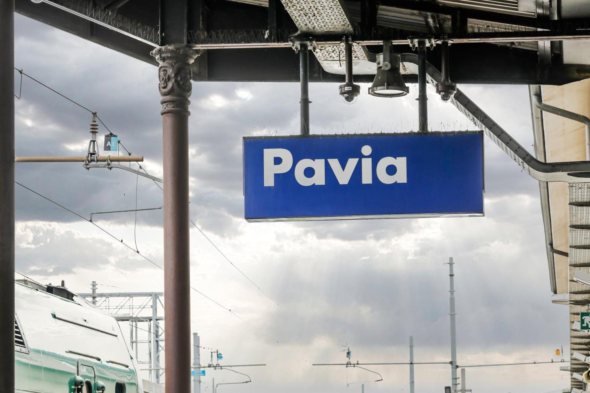 Suite Angolo Alla Stazione - Appartamento Con Terrazzo Panoramico パヴィーア エクステリア 写真